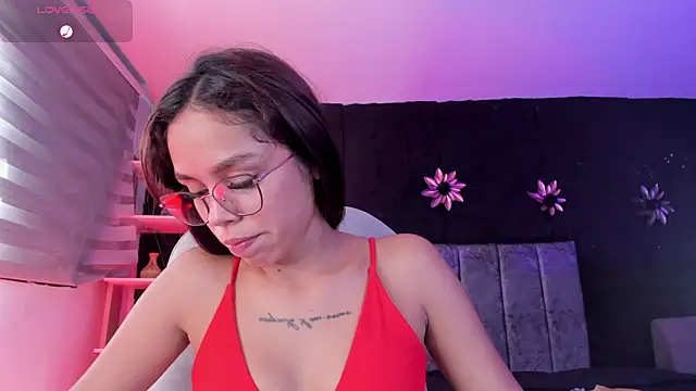 CarolineFyre online show from 04/18/26, 07:07