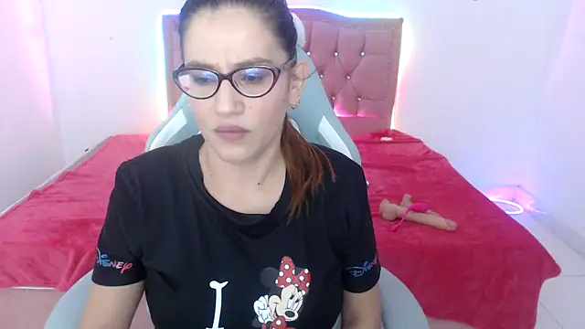 snowhot-69 online show from 04/15/26, 08:32