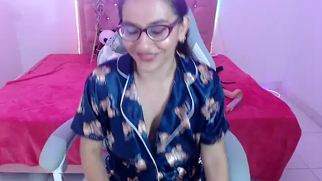 snowhot-69 online show from 05/12/26, 09:06