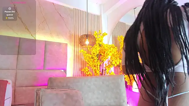 EmmaLovve online show from 04/05/26, 02:31