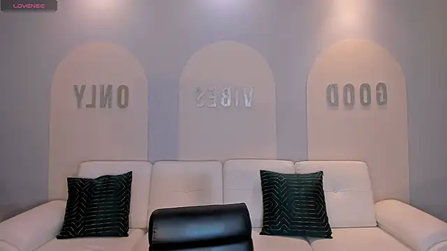 LucieMartin online show from 04/23/26, 07:38