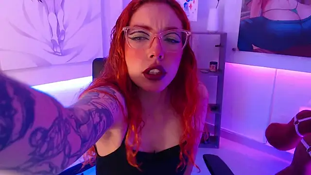 Snapshot of mere_in_redd chatting on 06/02/26, 12:07 mere in redd online show from 06/02/26, 12:07
