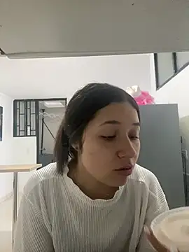 DULCE MARIA EF online show from 02/01/26, 08:40