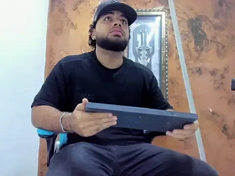 Snapshot of Chris_Evans22 chatting on 02/05/26, 11:37 Chris Evans22 online show from 02/05/26, 11:37