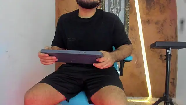 Snapshot of Chris_Evans22 chatting on 02/21/26, 12:17 Chris Evans22 online show from 02/21/26, 12:17