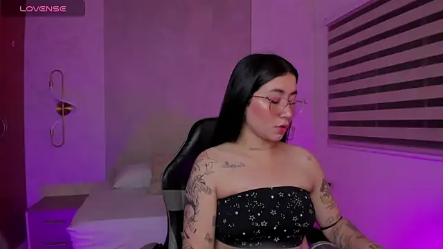 charlottee27  online show from 05/14/26, 02:07