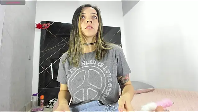 Snapshot of Ana-Spencer chatting on 02/14/26, 11:07 Ana-Spencer online show from 02/14/26, 11:07