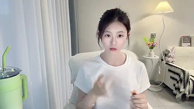 Snapshot of DYyyyyy-- chatting on 05/16/26, 11:09 DYyyyyy-- online show from 05/16/26, 11:09