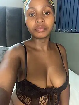 Snapshot of SexyLaylahx chatting on 02/06/26, 01:32 SexyLaylahx online show from 02/06/26, 01:32