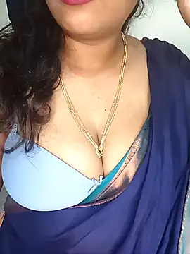 Snapshot of Chinnima143 chatting on 02/02/26, 03:49 Chinnima143 online show from 02/02/26, 03:49