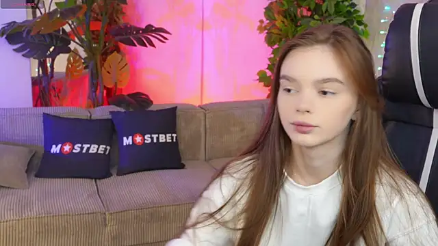 Snapshot of Zlata_Sky chatting on 12/06/24, 03:33 Zlata Sky online show from 12/06/24, 03:33