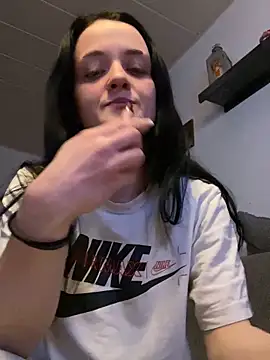 Snapshot of LeonieClaire chatting on 02/09/26, 09:30 LeonieClaire online show from 02/09/26, 09:30