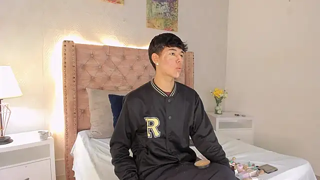 Snapshot of noah_lewiss chatting on 02/13/26, 10:33 noah lewiss online show from 02/13/26, 10:33