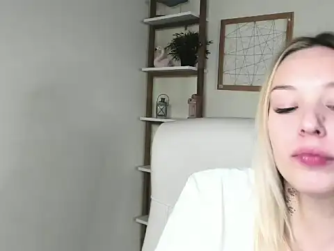 Snapshot of VelvetAngela chatting on 02/23/26, 01:41 VelvetAngela online show from 02/23/26, 01:41