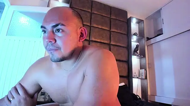 Snapshot of eros_colby chatting on 02/05/26, 01:32 eros colby online show from 02/05/26, 01:32