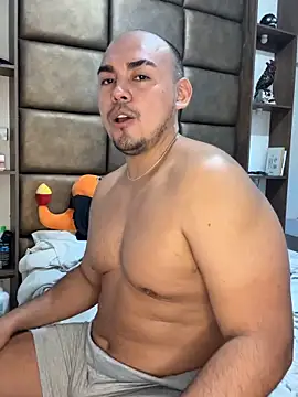 Snapshot of eros_colby chatting on 02/14/26, 04:04 eros colby online show from 02/14/26, 04:04