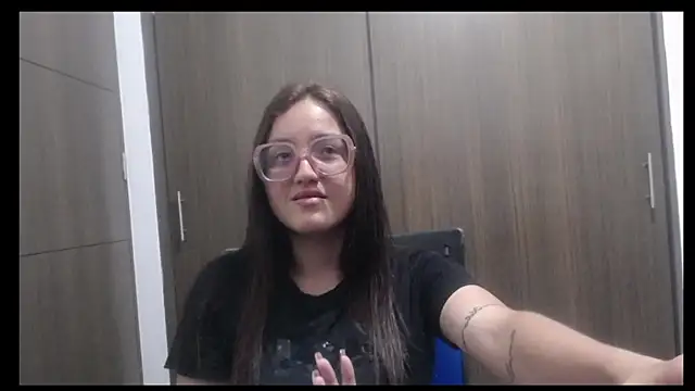 Snapshot of sheryl_25 chatting on 03/02/26, 05:08 sheryl 25 online show from 03/02/26, 05:08