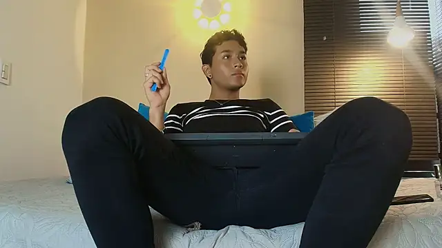 Snapshot of Damon_Salvarote_S chatting on 02/06/26, 08:01 Damon Salvarote S online show from 02/06/26, 08:01