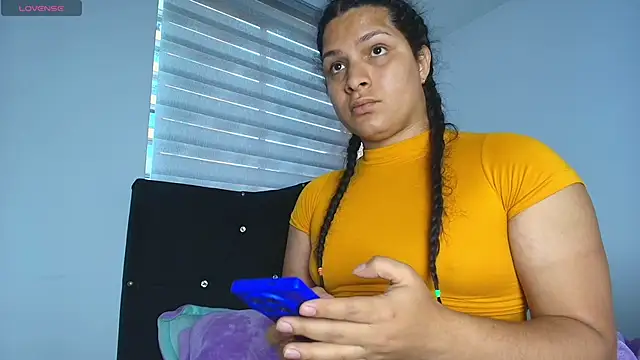 Snapshot of alys_love chatting on 02/13/26, 08:05 alys love online show from 02/13/26, 08:05