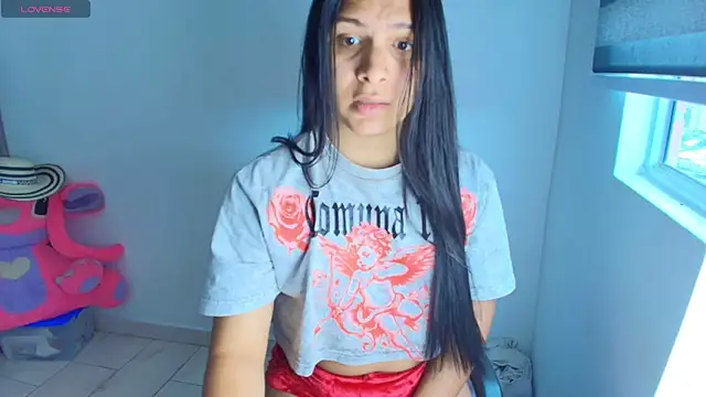 Snapshot of alys_love chatting on 07/24/26, 03:43 alys love online show from 07/24/26, 03:43