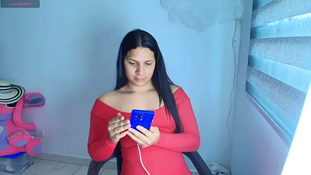 Snapshot of alys_love chatting on 07/25/26, 06:05 alys love online show from 07/25/26, 06:05