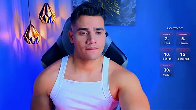 Snapshot of AndresRodriguez1 chatting on 02/14/26, 01:30 AndresRodriguez1 online show from 02/14/26, 01:30