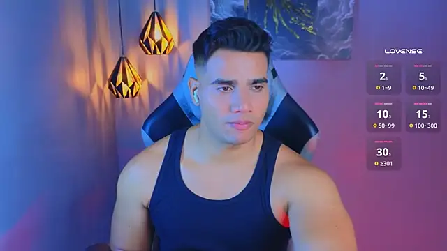 AndresRodriguez1 online show from 04/04/26, 12:20