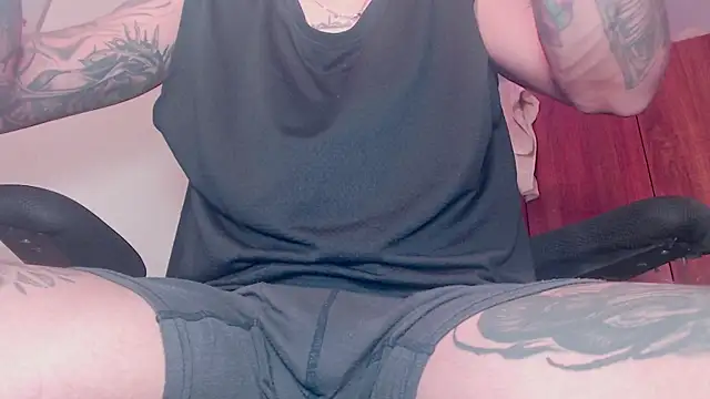 Snapshot of theskateboy chatting on 07/22/26, 07:22 theskateboy online show from 07/22/26, 07:22