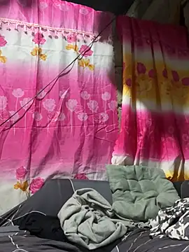 Snapshot of Queen-barbie chatting on 02/17/26, 06:58 Queen-barbie online show from 02/17/26, 06:58