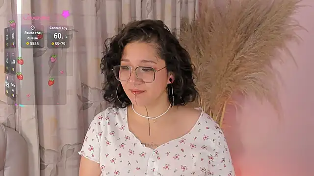 Snapshot of Sylvara_bx chatting on 06/17/26, 11:56 Sylvara bx online show from 06/17/26, 11:56