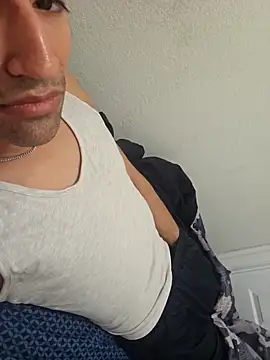 Snapshot of Yoloso33 chatting on 02/26/26, 05:34 Yoloso33 online show from 02/26/26, 05:34