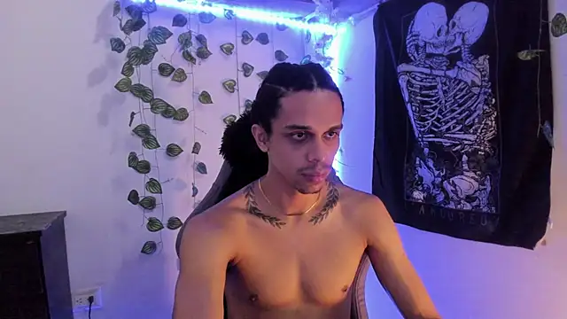 Snapshot of Aaron_Hopper chatting on 02/07/26, 01:26 Aaron Hopper online show from 02/07/26, 01:26