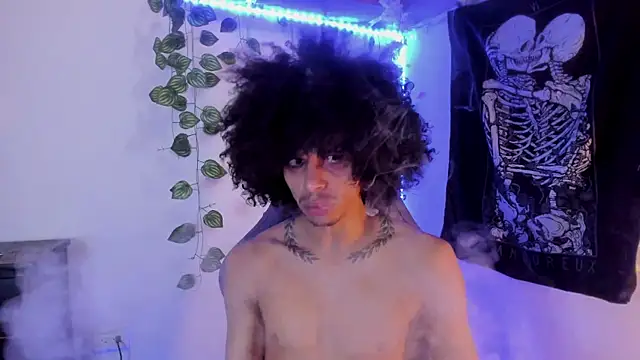 Snapshot of Aaron_Hopper chatting on 02/25/26, 01:21 Aaron Hopper online show from 02/25/26, 01:21