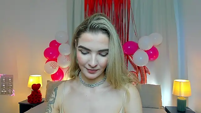 Snapshot of SinLuna_ chatting on 02/13/26, 03:52 SinLuna online show from 02/13/26, 03:52