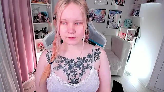 AnnieVibe online show from 04/22/26, 05:36