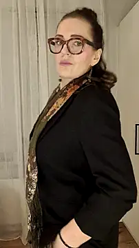 Snapshot of Bella_Velour chatting on 02/17/26, 06:21 Bella Velour online show from 02/17/26, 06:21