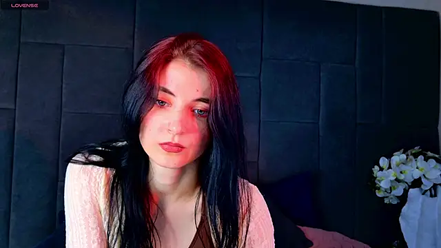 NicoleLuxe online show from 05/15/26, 06:04
