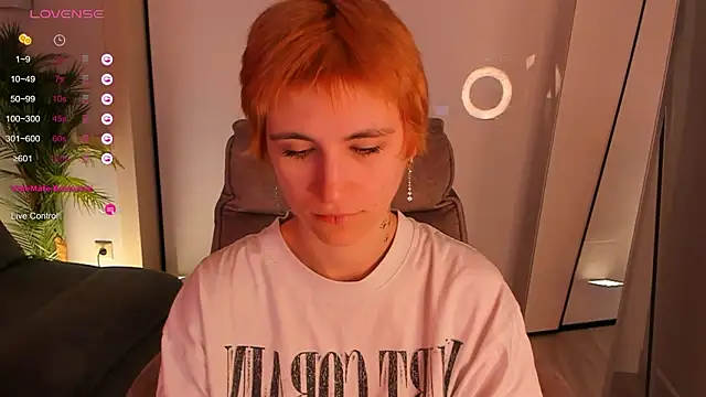 Snapshot of AutumnWhisper chatting on 02/12/26, 08:59 AutumnWhisper online show from 02/12/26, 08:59