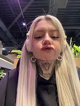 Snapshot of Chiibi chatting on 02/10/26, 09:57 Chiibi online show from 02/10/26, 09:57