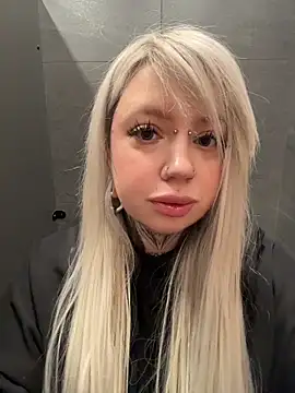 Snapshot of Chiibi chatting on 02/13/26, 09:38 Chiibi online show from 02/13/26, 09:38