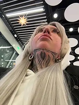 Snapshot of Chiibi chatting on 02/19/26, 09:38 Chiibi online show from 02/19/26, 09:38