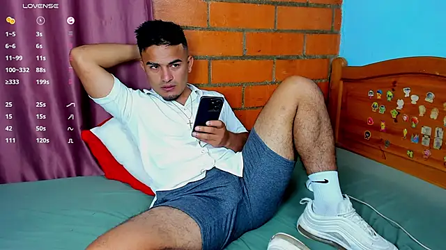 diegocr   online show from 04/23/26, 04:57