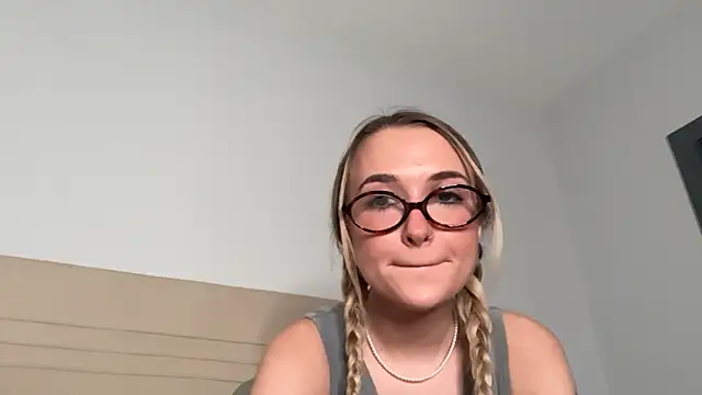 Snapshot of kelseyblu chatting on 02/04/26, 11:42 kelseyblu online show from 02/04/26, 11:42