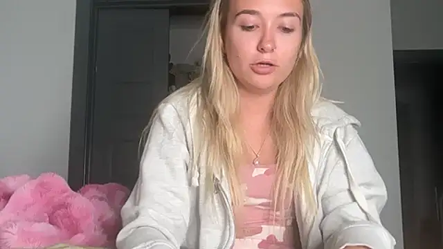 Snapshot of kelseyblu chatting on 05/21/26, 12:28 kelseyblu online show from 05/21/26, 12:28
