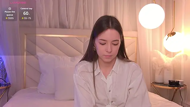 Snapshot of AlisseMoore chatting on 02/14/26, 06:43 AlisseMoore online show from 02/14/26, 06:43