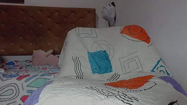 zoecyrus1 online show from 04/11/26, 12:31