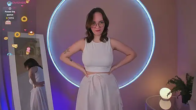 Crystal lovley online show from 03/04/26, 09:43