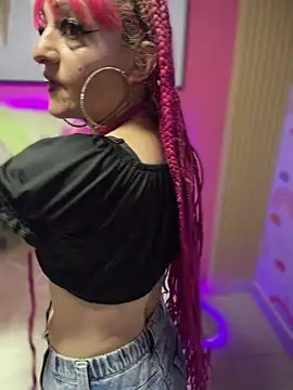 Snapshot of Karolaiin_LS chatting on 02/15/26, 07:43 Karolaiin LS online show from 02/15/26, 07:43