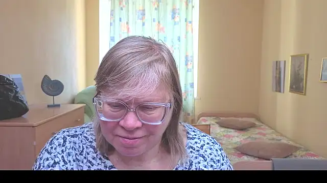 Snapshot of Emma_Eclipsee chatting on 02/17/26, 08:00 Emma Eclipsee online show from 02/17/26, 08:00