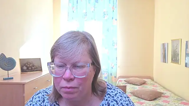 Snapshot of Emma_Eclipsee chatting on 02/27/26, 10:48 Emma Eclipsee online show from 02/27/26, 10:48